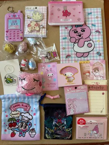 캐릭터 굿즈 묶음 판매