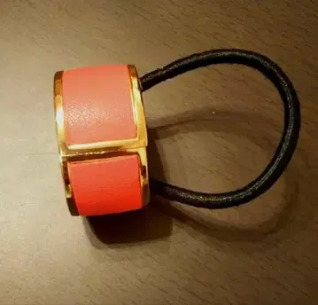 프랑스 슬랙스 가죽 인 커프 포니