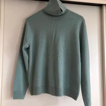 유니클로 민트 그린 캐시미어 터틀넥 니트 L