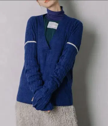 MARECHAL TERRE 암워머 포함 V넥 니트