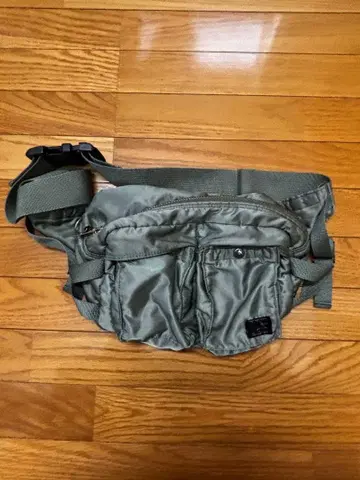 올리브 그린 숄더백