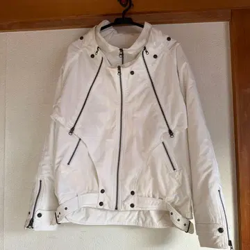 화이트 자켓: 월드