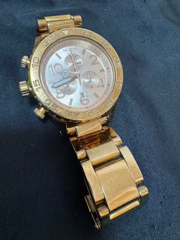 NIXON 골드 크로노그래프 시계