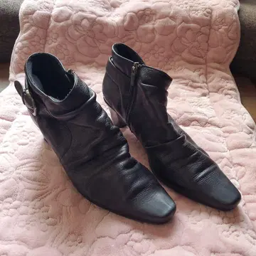 블랙 가죽 부츠 스틸레토