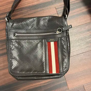 BALLY 퍼포레이티드 가죽 숄더백