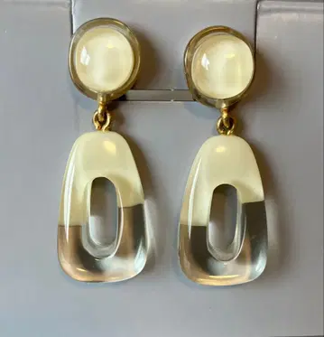 DOMINIQUE DENAIVE 아이보리 귀찌