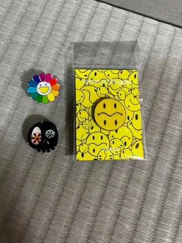 무라카미 다카시 핀 배지