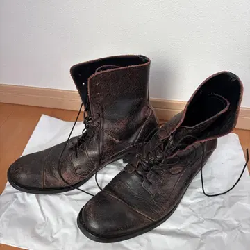 다크 브라운 가죽 레이스업 부츠