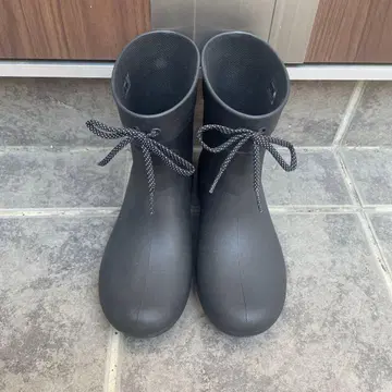 새상품급 crocs 리본 달린 레인부츠 블랙