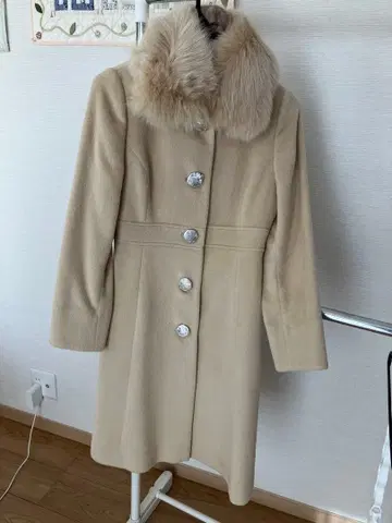 베이지 퍼 롱 코트