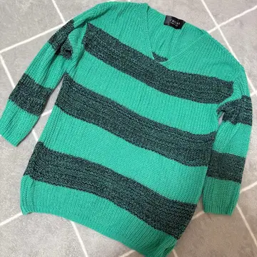터콰이즈와 블랙 스트라이프 니트 스웨터 7부 소매 루즈핏 니트