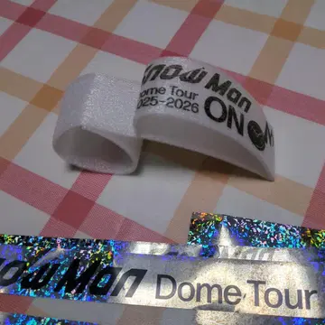 Snow Man Dome Tour 2025 첫날 공연 낙하 아이템 3점