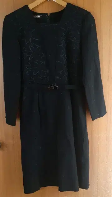 블랙 꽃무늬 자수 원피스