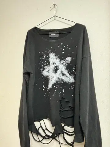 grancy 큐빅 디자인 그래픽 데미지 롱 T