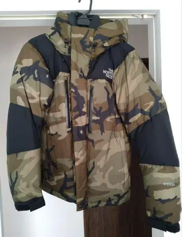 THE NORTH FACE 카모플라쥬 다운 자켓