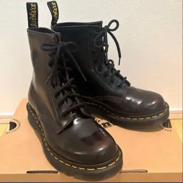 [ 새상품급 ] Dr. Martens 마틴 8홀 체리 레드 아르카디아