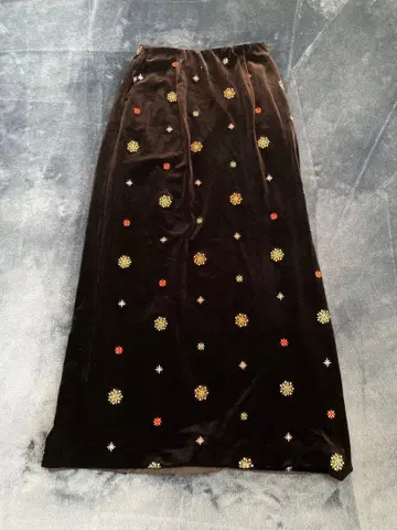 AMERI GLITTER EMBROIDERY VELOUR SKIRT