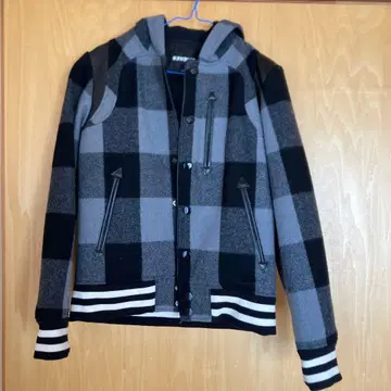 체크 무늬 후드 부착 자켓