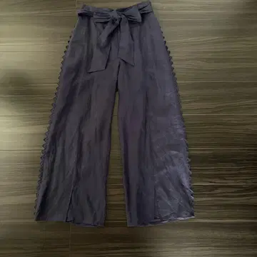 빔즈에서 구매! MUVEIL 네이비 와이드 팬츠 리본과 사이드 트림 포함