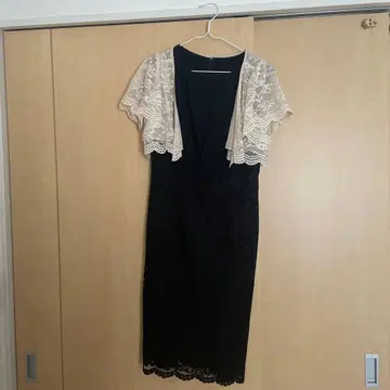 블랙 레이스 드레스 (슬리브리스)