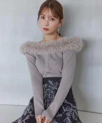 데콜테 퍼 니트 풀오버 SNIDEL