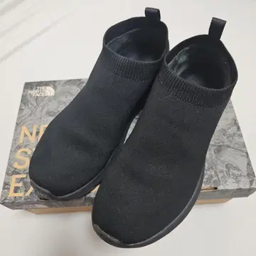 [ 새상품급 ] THE NORTH FACE 스니커즈 (블랙 24cm)