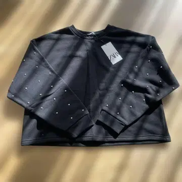 미사용 새상품 ZARA 비쥬 장식 블랙 트레이닝복 L 사이즈