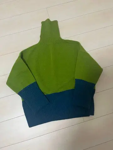 코이비토미사키 니트