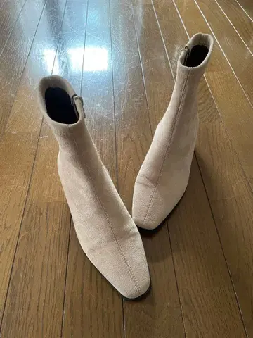 새상품급 디홀릭 숏부츠 스웨이드 베이지 23