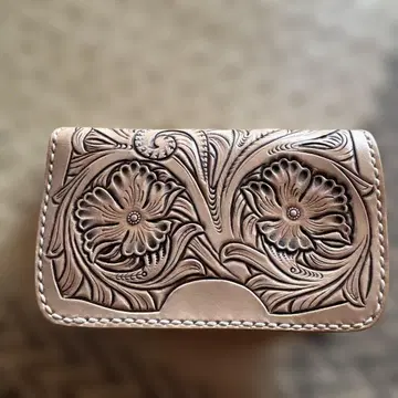 새상품급 가죽 접이식 지갑 꽃 무늬