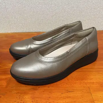 새상품급 핏핏 베이지 24cm 슬립온 통굽