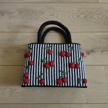 sapa 비즈 핸드백 체리
