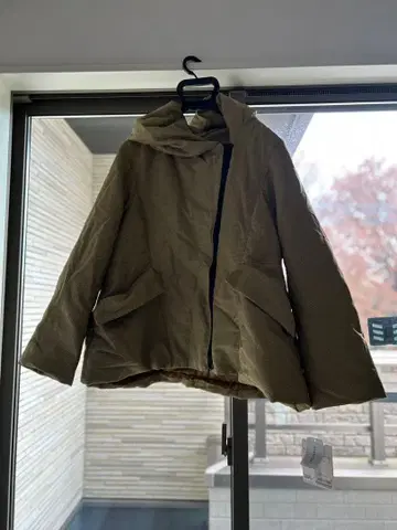 컨디션 최상 큐브큐브 다운 자켓