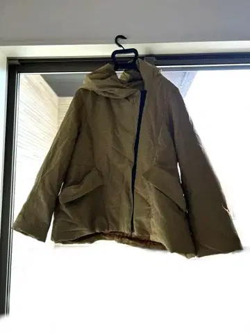 컨디션 최상 큐브큐브 다운 자켓