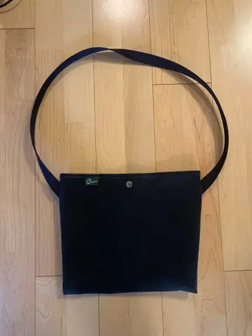 브레디 블랙 캔버스 숄더백