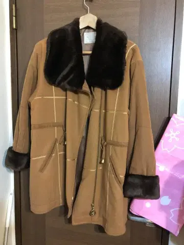 새상품급 여성 코트 퍼 브라운 GestB'zen