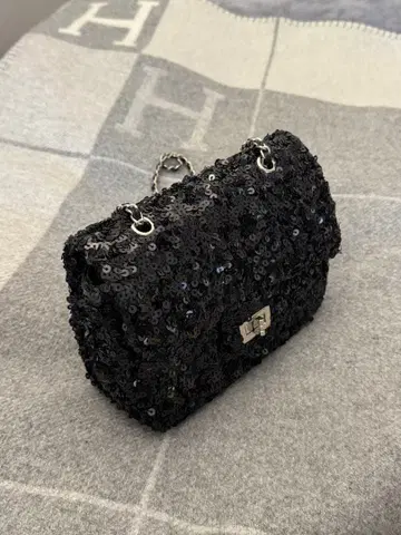 블랙 스팽글 핸드백