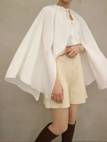 acka. flare slit blouse ( white )