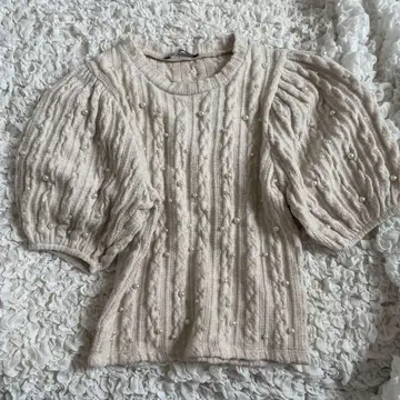 ZARA 화이트 펄 퍼프 슬리브 니트