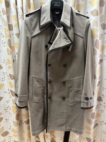 KENT & CURWEN 베이지 계열 트렌치코트