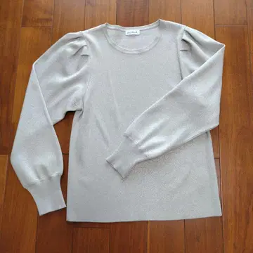 실버 라메 퍼프 슬리브 니트