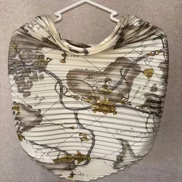 플리츠 가공 아이보리색 스카프