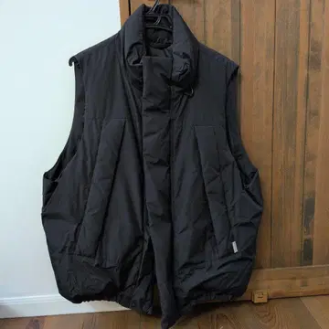 다이와 피어39 GORE-TEX WINDSTOPPER 블랙 다운 베스트