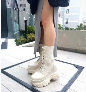 R&E 통굽 러버 Storm 레이스업 삭스 미들 부츠 M 사이즈