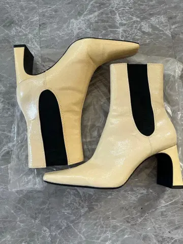 ZARA 화이트 부츠 완판템 사이즈 37