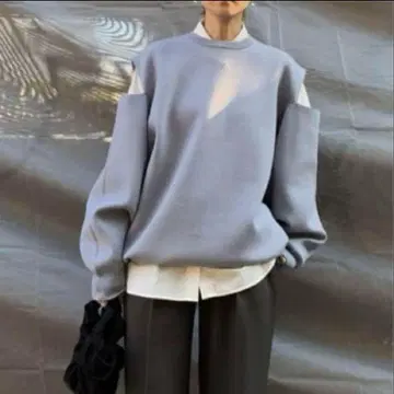 RIM.ARK 숄더 슬릿 니트