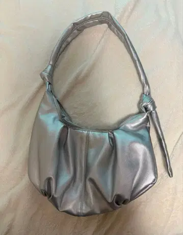 BEAMS 숄더백 실버