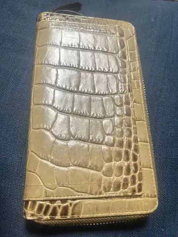 드리스반노튼 장지갑 엠보싱 베이지