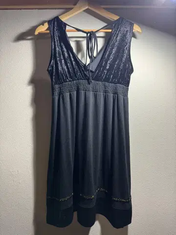 Apres Jour 블랙 V넥 드레스 (양면 착용 가능)