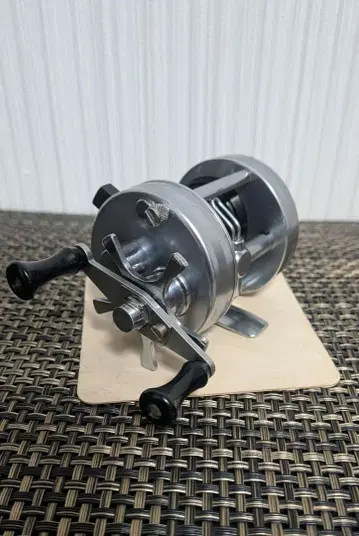 새상품급 초기형 abu 2500c 숏 핸들 아부 2500c 76년제